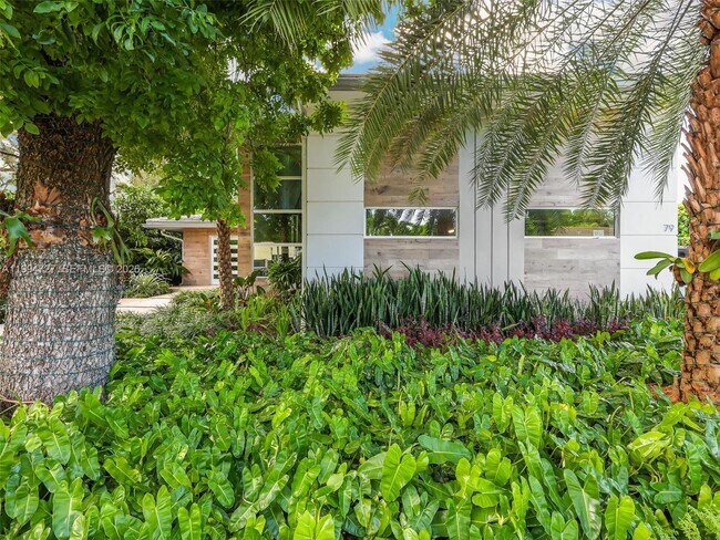 Photo - 79 Shore Dr E