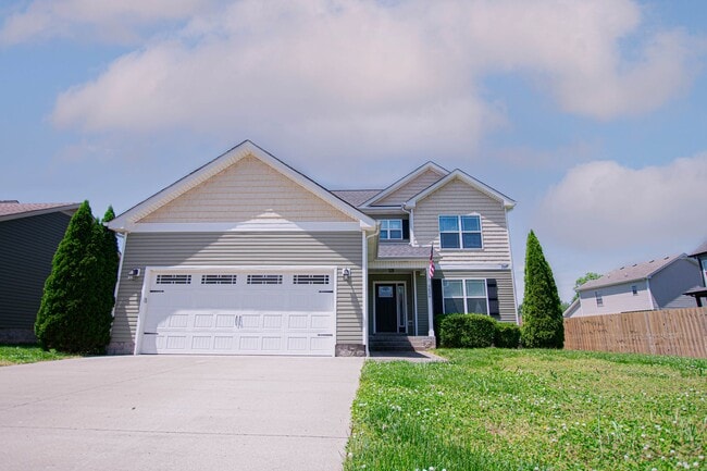 Building Photo - Pet Friendly Three Bedroom!