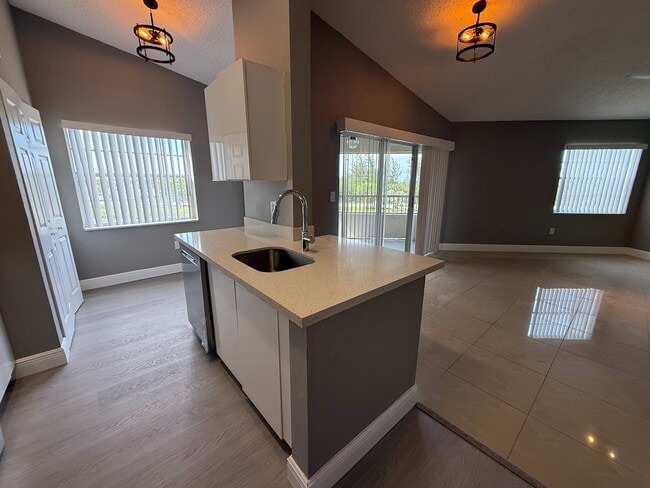 Building Photo - 2881 N Oakland Forest Dr