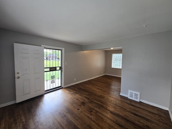Photo - 9151 Mansfield St