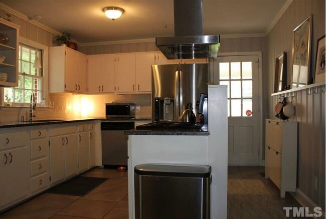 Photo - 904 Chatham Lane