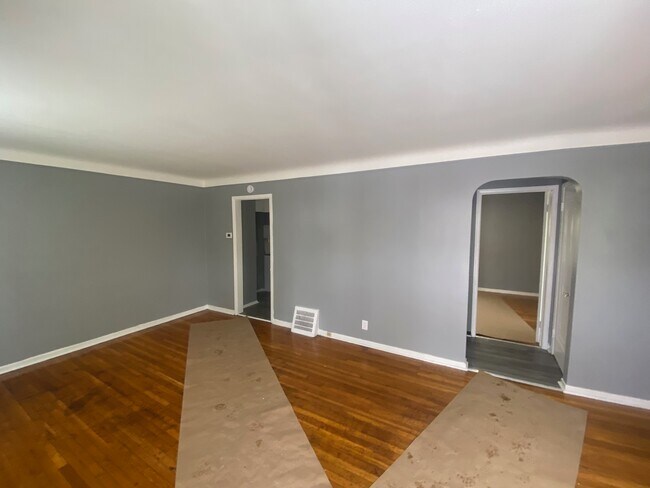 Photo - 17190 Ontario St