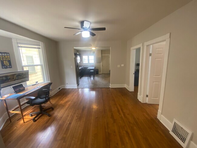 Photo - 2725 N Bremen St Unidad Lower