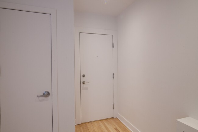Photo - 2105 Rue Chomedey Unit 3