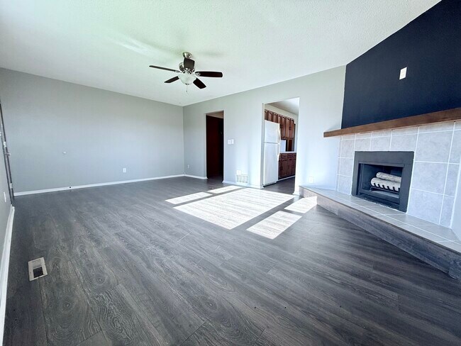 Sala de estar - 204 E Elm St Unidad 204 Elm