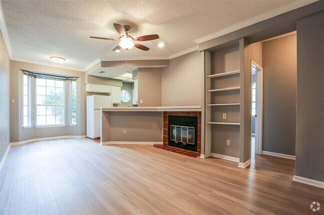 Building Photo - 3111 Tom Green St Unit 105 Rental