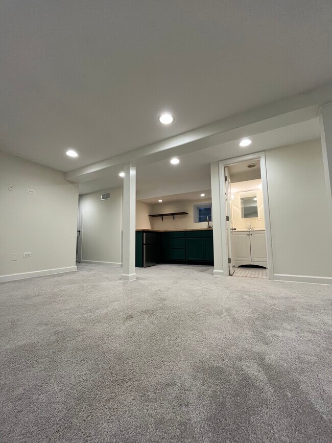 Photo - 3424 N Hamlin Ave Unit G