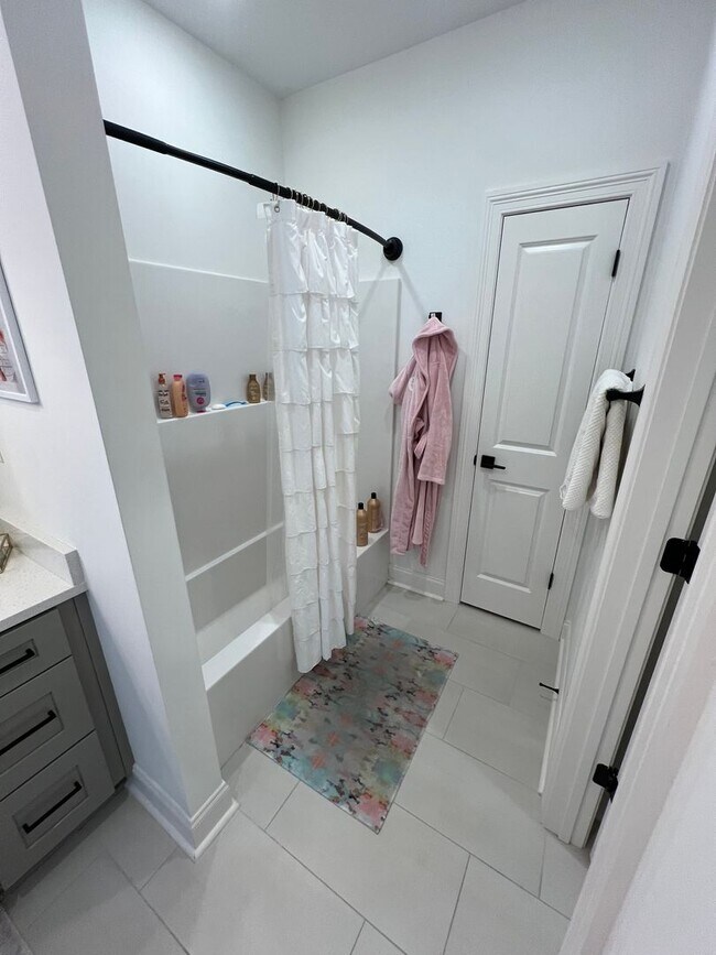 Photo - 3 bed 3.5 bath in South Grove!