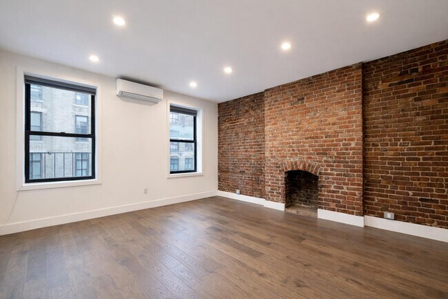 Photo - 346 W 52nd St Unidad 5D