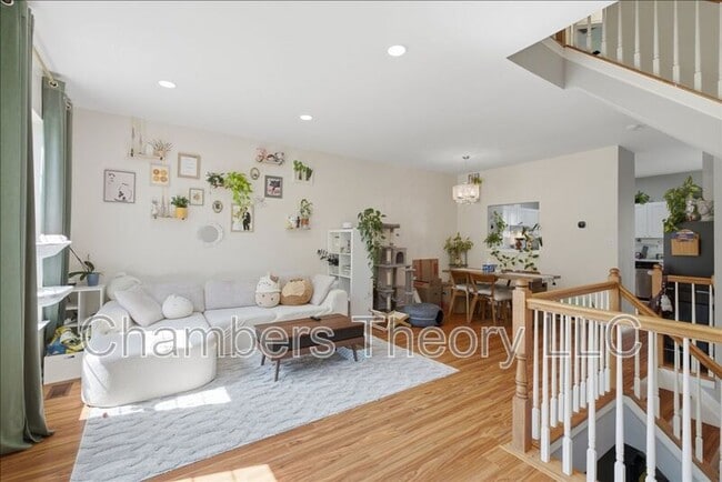 2447 Clover Field Cir
