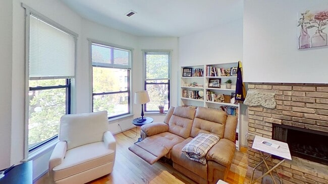 Lincoln Park 3 Bed/2 Bath Duplex + In unit... - Lincoln Park 3 Bed/2 Bath Duplex + In unit... Apartment Unit 2