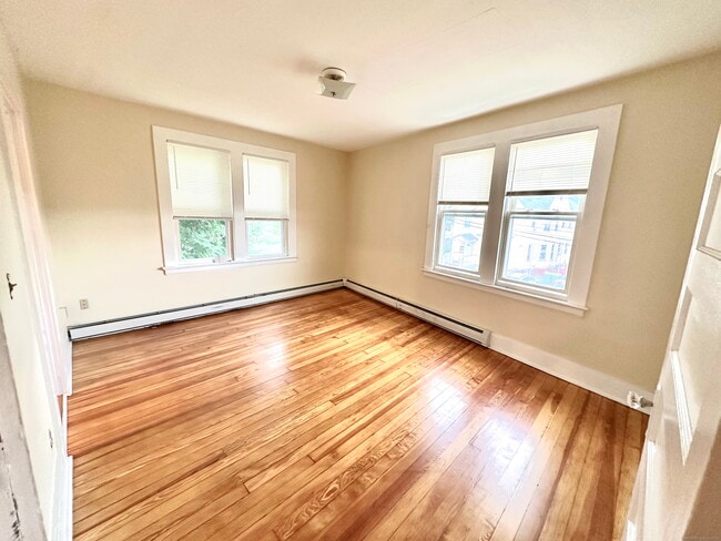 Building Photo - 1019 W Main St Unit 3R Rental