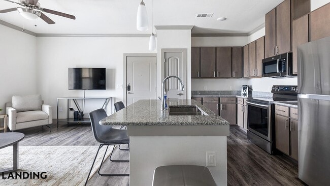 Photo - 12500 Shadowglen Trce Unidad 11304