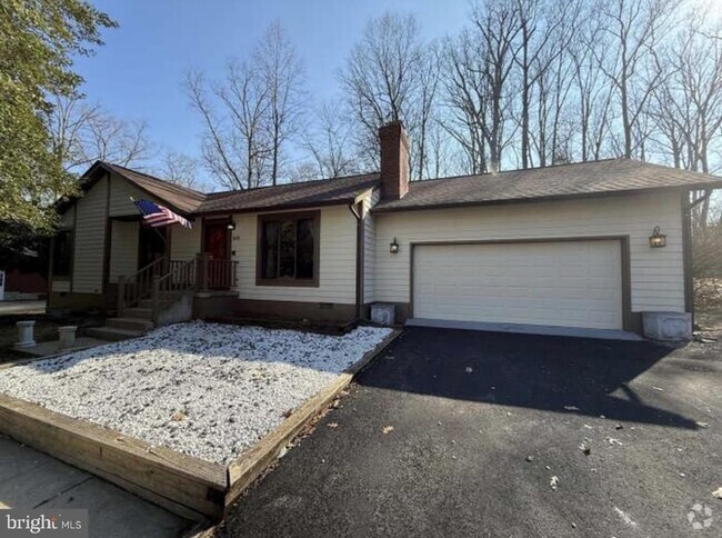 Building Photo - 205 Confederate Cir Rental
