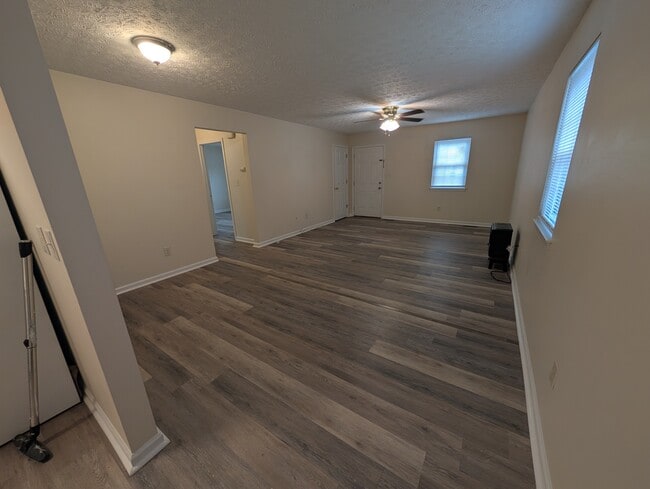 Sala de estar y comedor - 138 Crestview Dr Unidad A