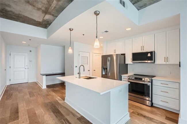 Building Photo - 950 W Peachtree St NW Unit 1913