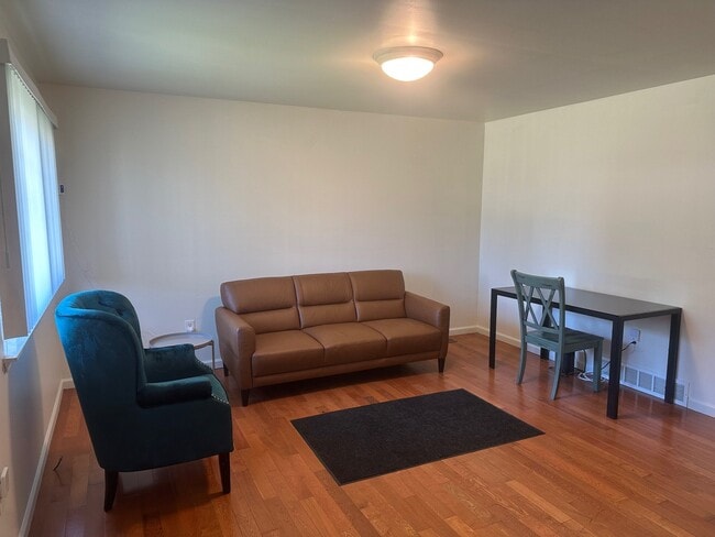 Photo - 20215 Vermander Ave