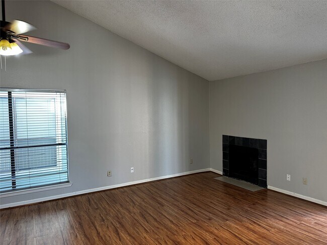Building Photo - 3756 Tanglewilde St Unit 8D Rental