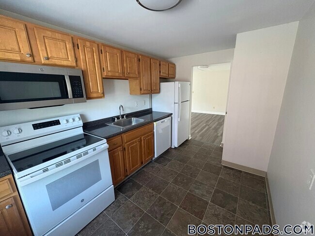 Building Photo - 12 Totman Dr Rental
