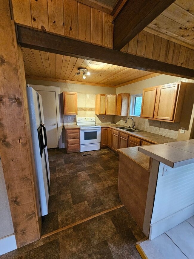 Photo - Large 2bd 1 ba House with tons of storage