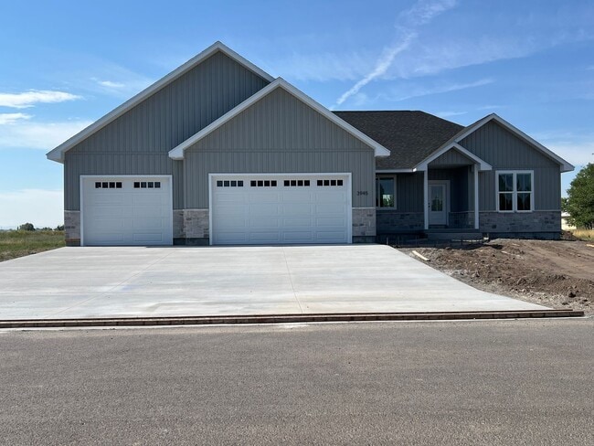 Building Photo - BEAUTIFUL BRAND NEW 3 bed 2 bath home in R...