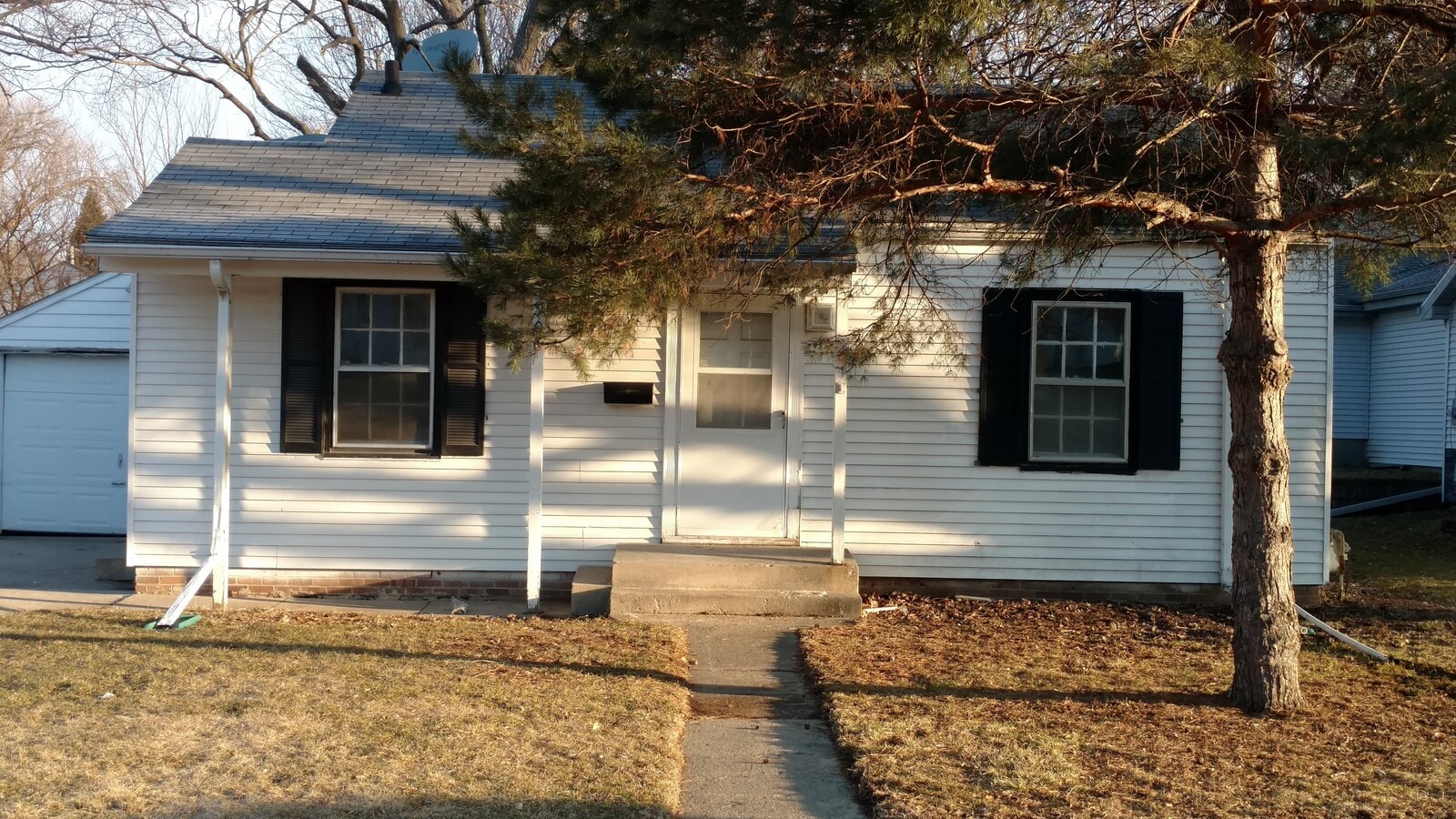 Photo - 906 N 5th Ave W