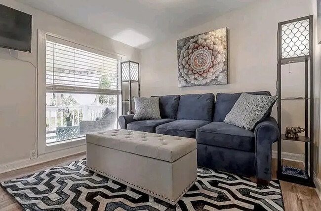 Photo - 228 W Jean St