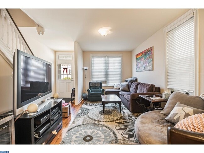 Photo - 385 Conarroe St