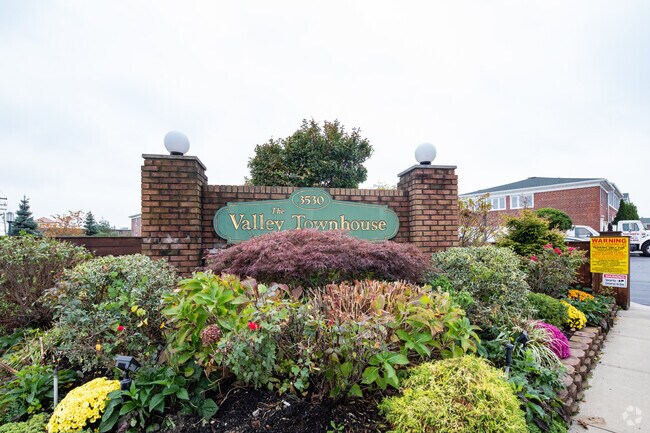 Photo - The Valley Townhouse Condominiums