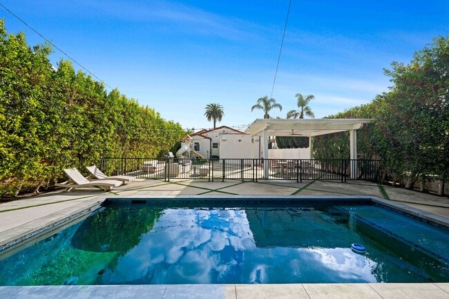 Building Photo - 1621 Hi Point St