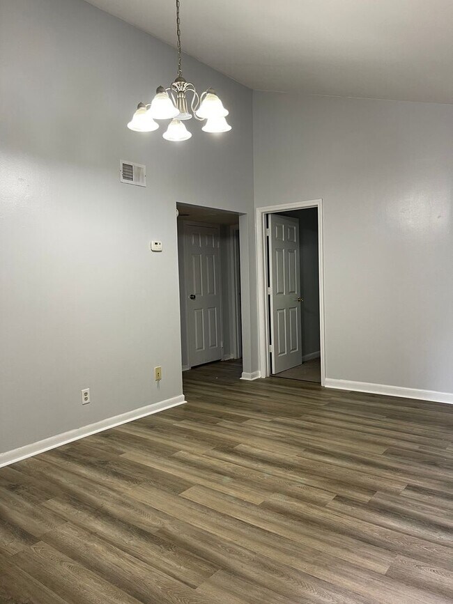 Photo - Stadium Village - 2 Bedroom 1 Bath near UGA & Downtown Athens! Unit 302B