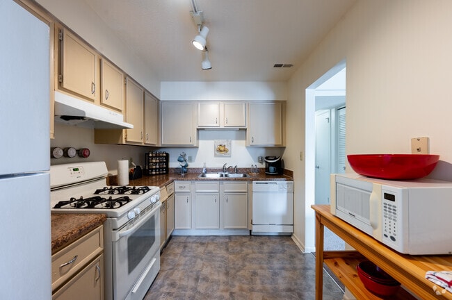 Model - 2BR, 1BA - 900SF - Kitchen - Broad Ripple Trails