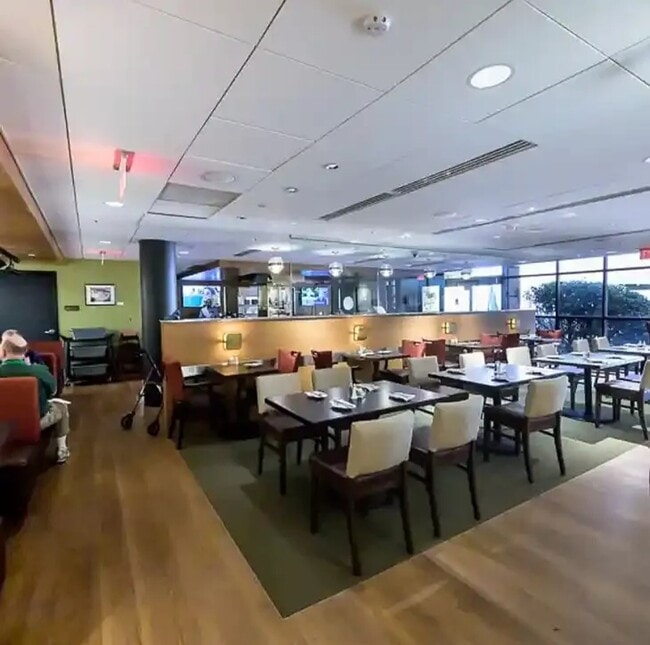 Photo - 5901 Mount Eagle Dr Unidad 817