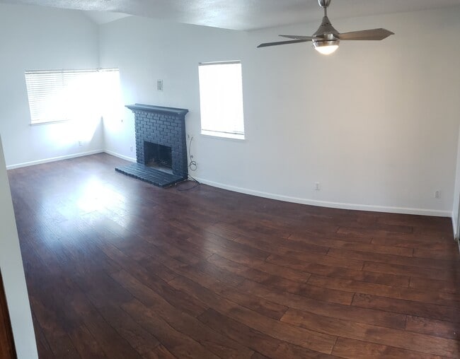 Photo - 2329 N Clark St