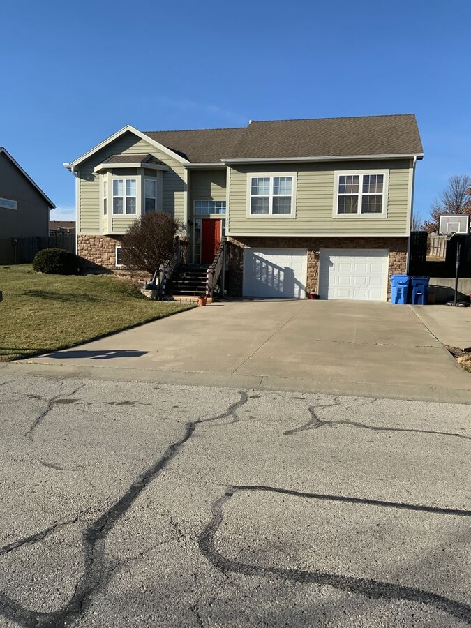 3 Bedroom Split Entry - 3 Bedroom Split Entry