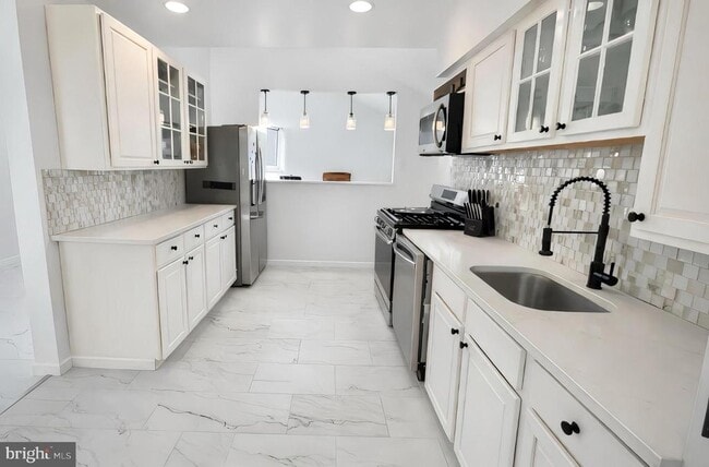 Photo - 610 Ogden Dr