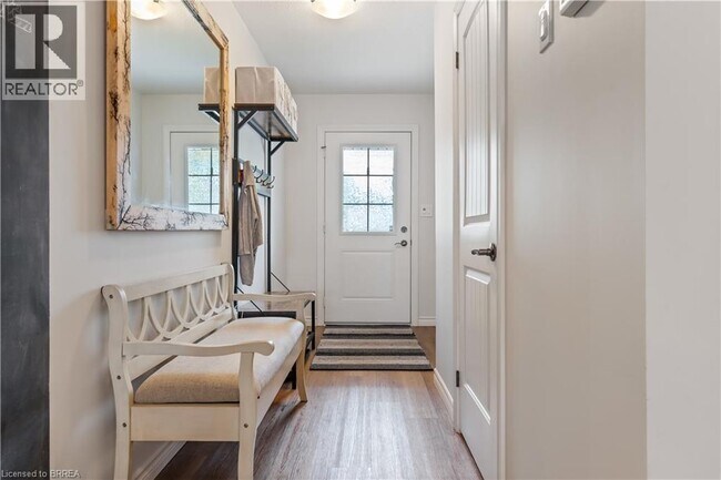 Photo - 188 Head St S