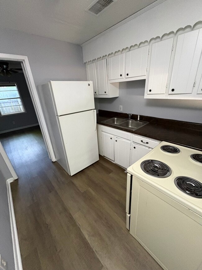 Building Photo - High St and Lelia St Unit Lelia 4