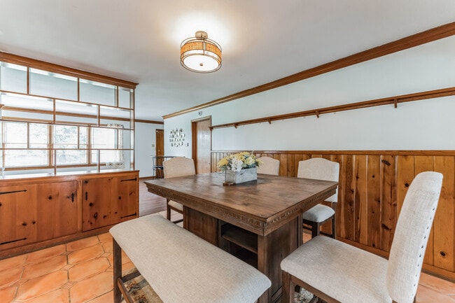 Photo - 1857 E Holmes Rd