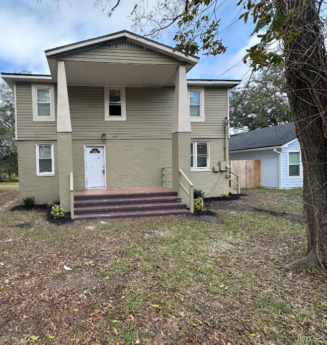 Photo - 1717 Mc Quade St