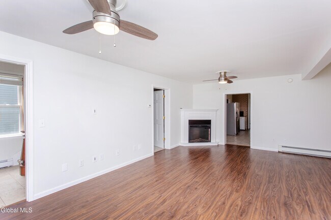 Photo - 105 Van Dam St