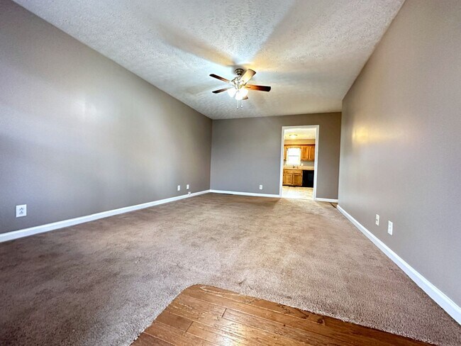 Photo - Single-Family in Oak Grove, KY--Deck and L...