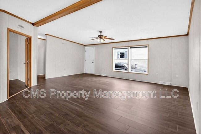 15 W Redwood Ave