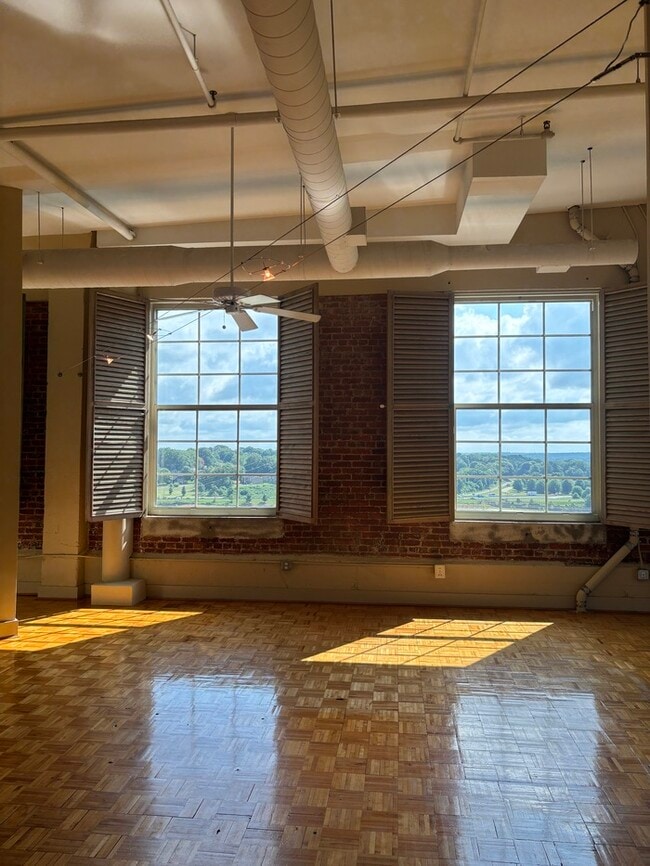 Building Photo - 101 N Chestnut St Unit 9 Rental