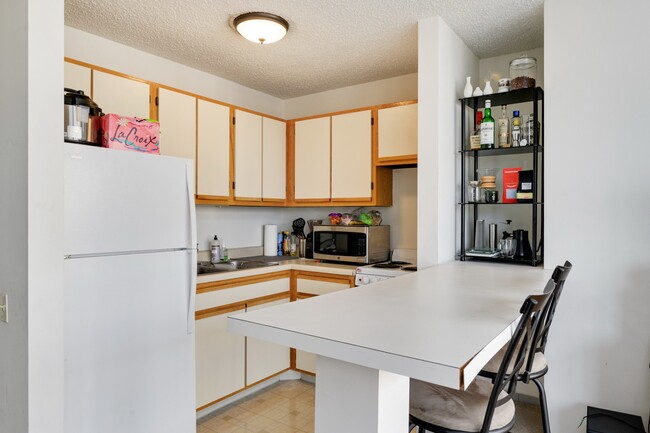 Photo - 1122 N Clark St Unit 1122