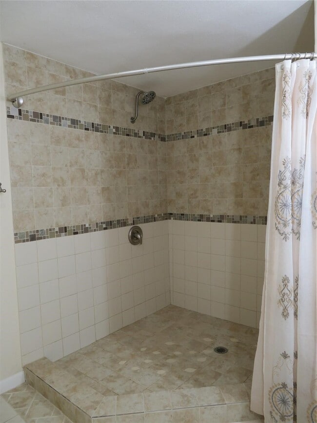 Photo - 1006 Avenue L