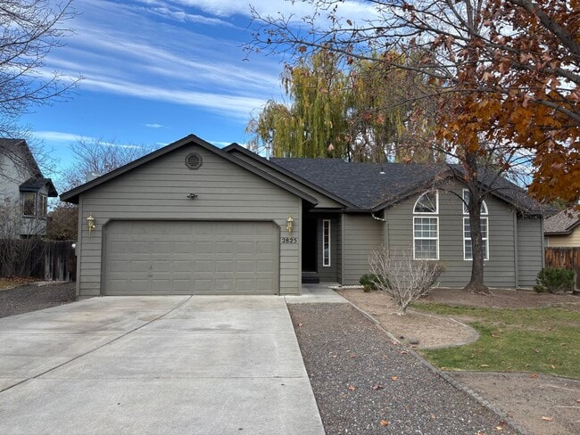 Building Photo - Desirable one Level Home in SW Redmond!