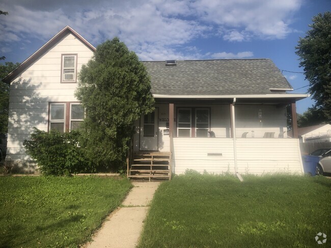 Building Photo - 829 Milwaukee St Unit Upper Rental