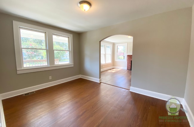 Photo - 607 Perry Rd