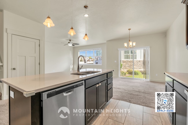 Photo - 607 Sawback Ln